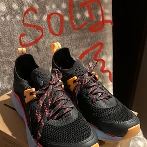 NWT The North Face VECTIV HYPNUM Asphalt Gray/ Brilliant Coral size 8